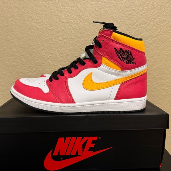Jordan 1 retro high OG Light Fusion Red Size 11 - Picture 6 of 7